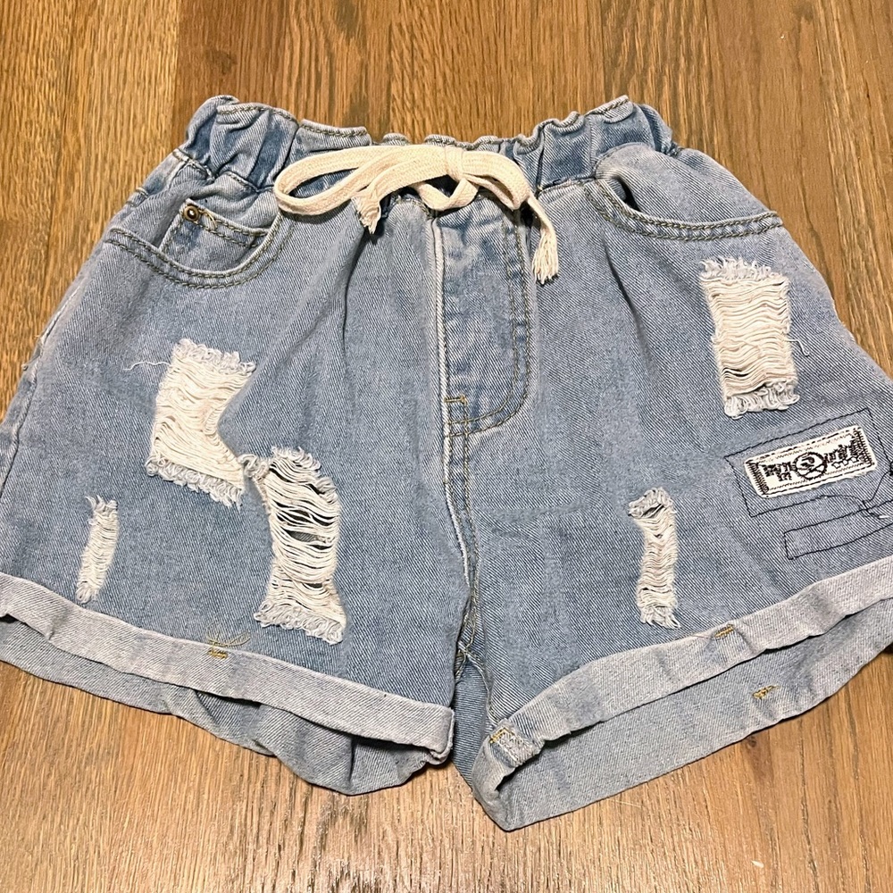 Elastic waist ripped mom jean shorts sz xs/s